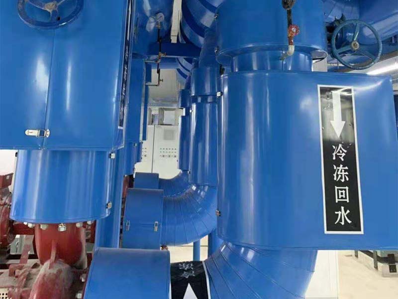 空調(diào)機房管道橡塑保溫_彩鋼板外殼