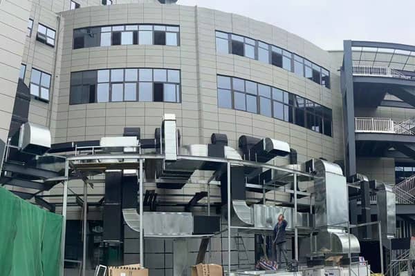 通風(fēng)管道鋁皮安裝施工.jpg 通風(fēng)管道鋁皮安裝施工.jpg