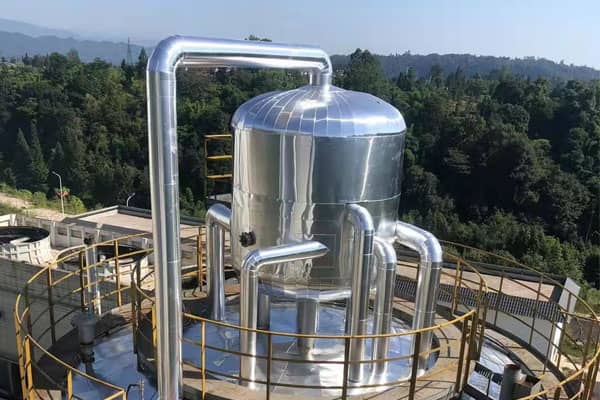 鍋爐蒸汽管道保溫施工隊(duì).jpg 鍋爐蒸汽管道保溫施工隊(duì).jpg